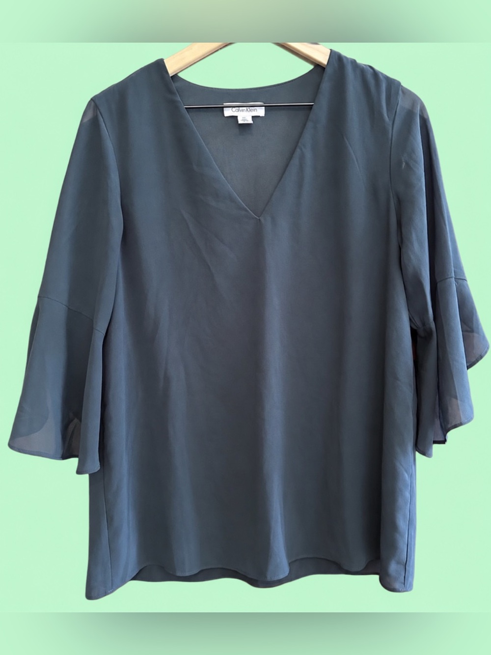 NWOT LADIES Calvin Klein Hunter Green V-Neck Blouse - M